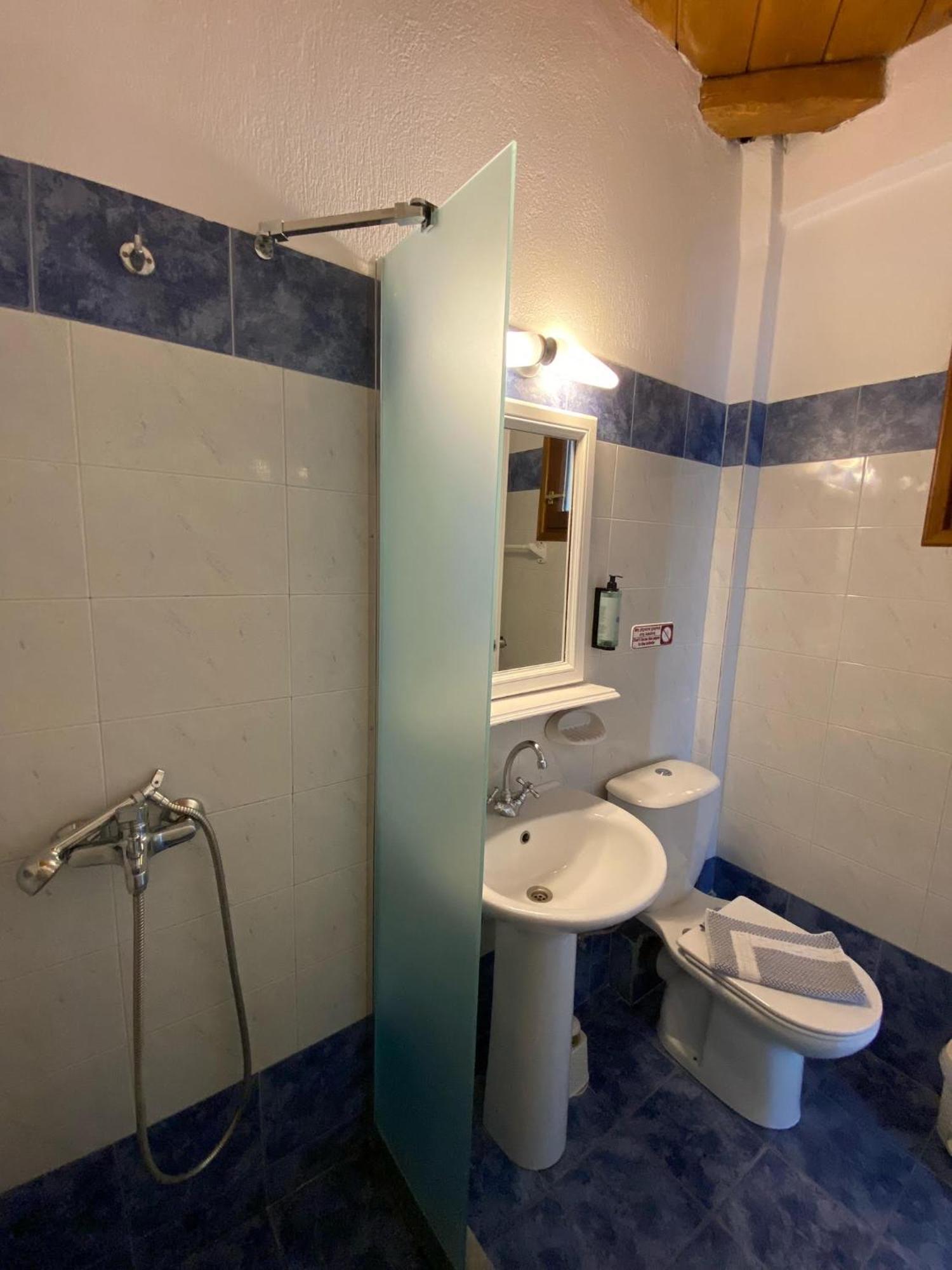 Fisilanis Beachfront 2* Logaras